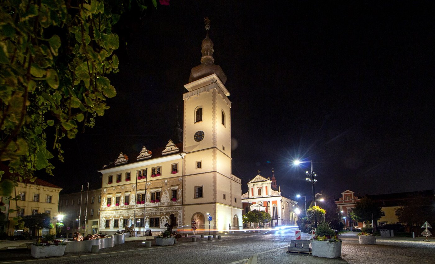 Altes Rathaus und Kirche in Mladá Boleslav