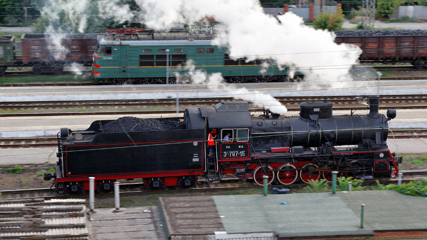 ER 797 15 steam locomotive at the station Taganrog II IMG 7107 1725