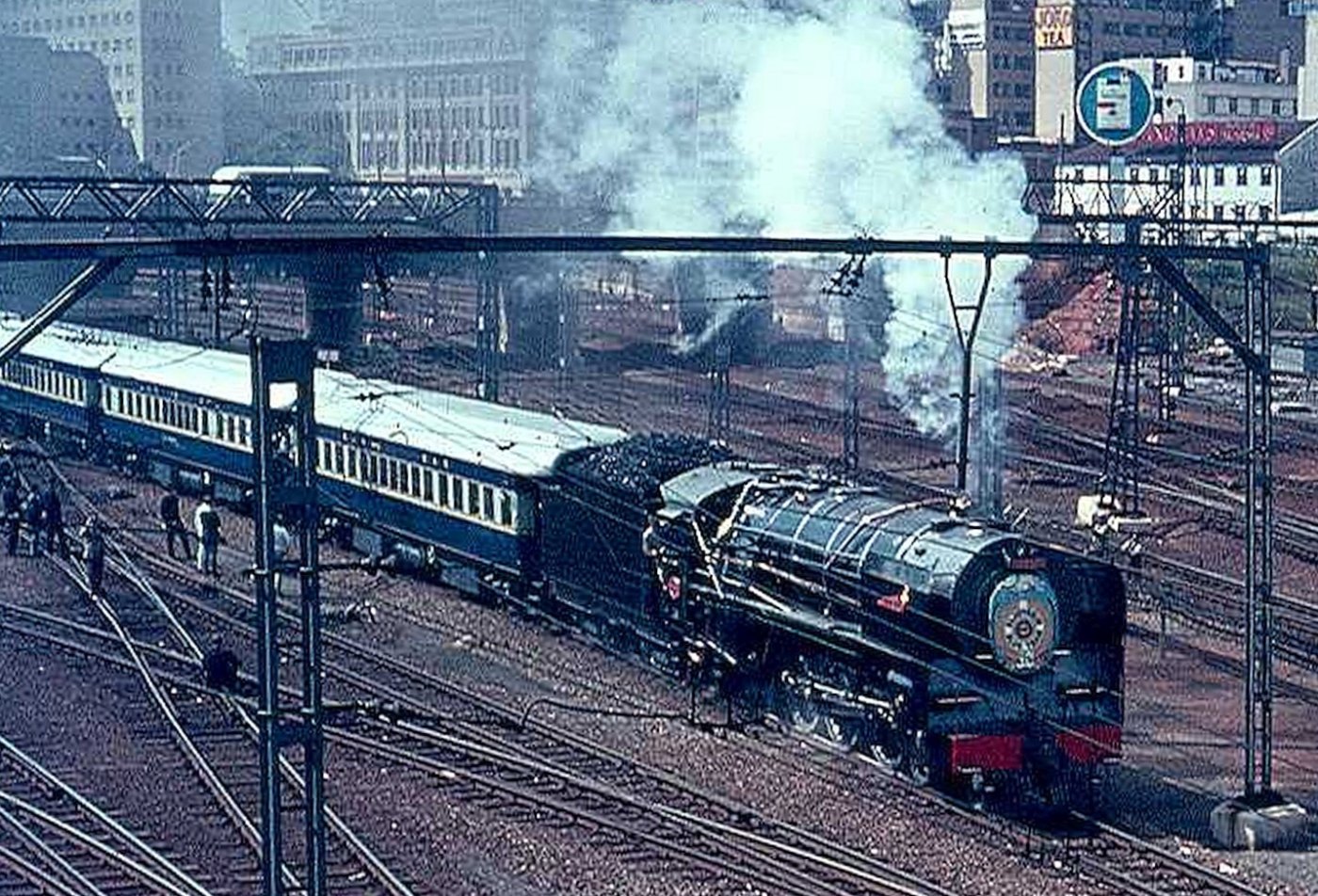 Class 16E on Blue Train