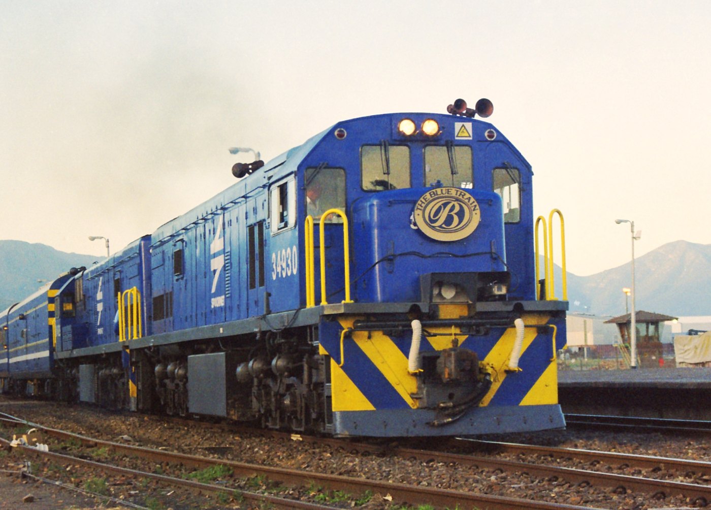 Class 34 GE U26C 34 930 and 34 929 head the Blue Train ()