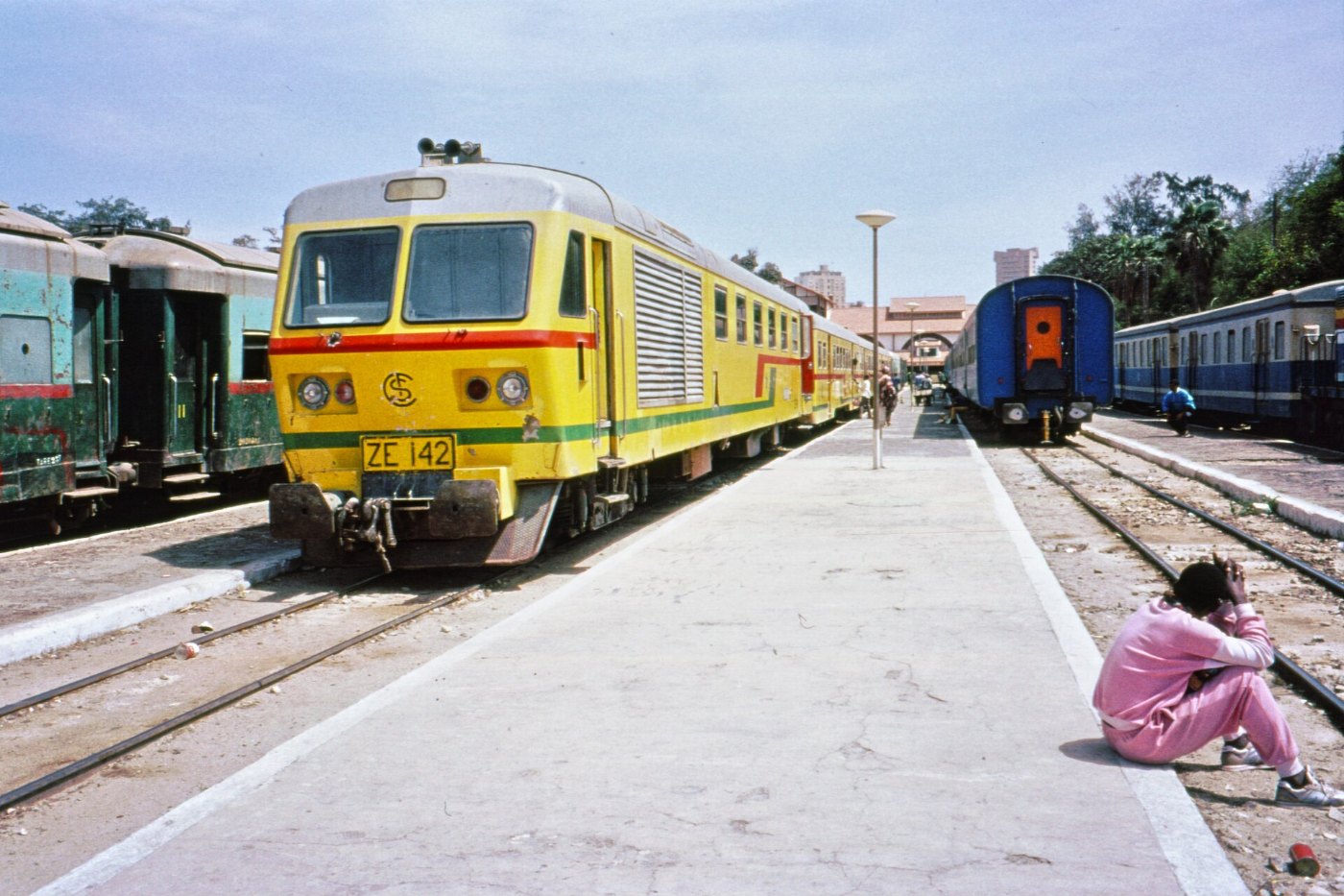 Dakar Saint Louis train at Dakar 1991