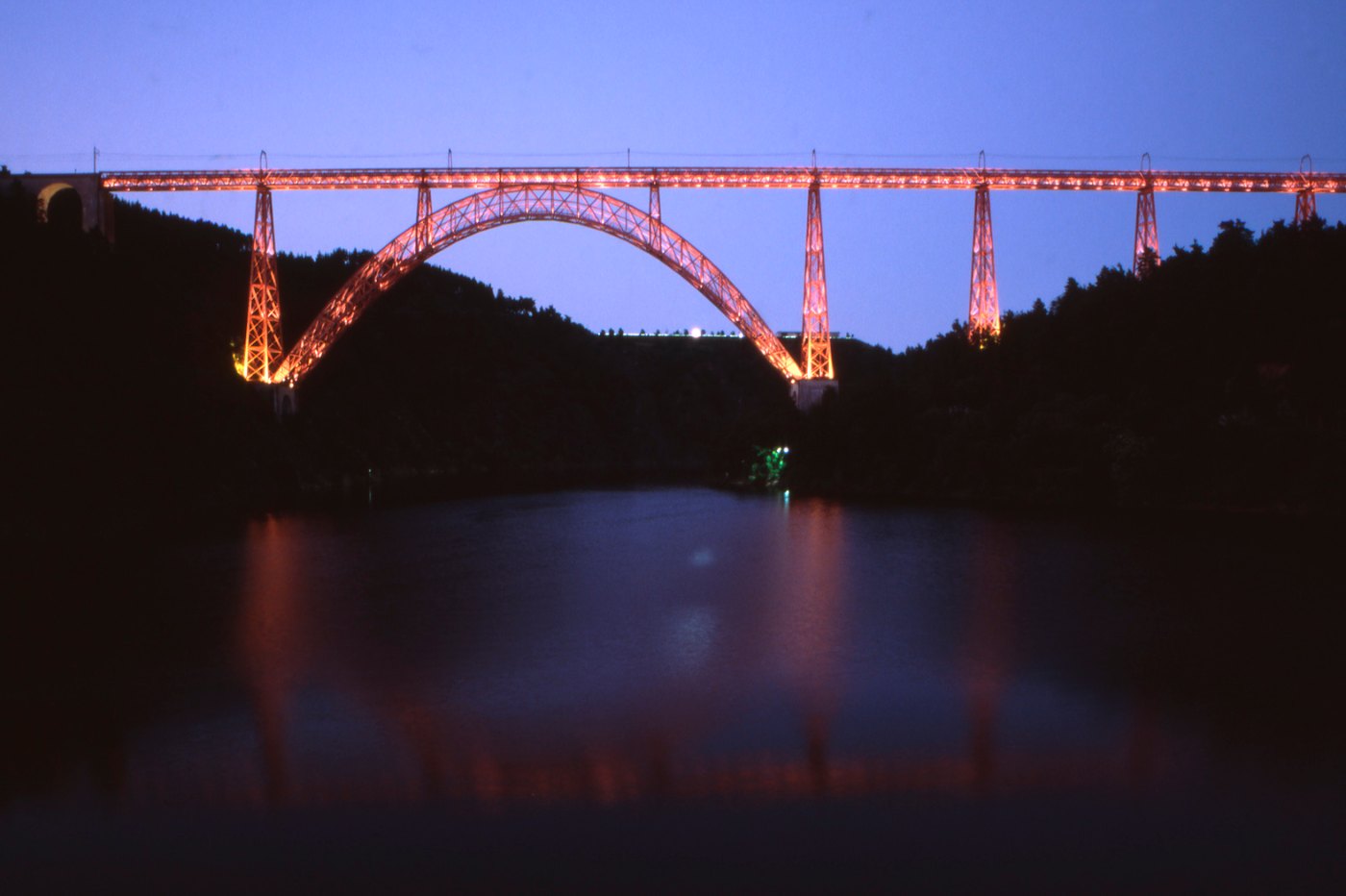 Viaduc de Garabit twilight vue from west 01 08
