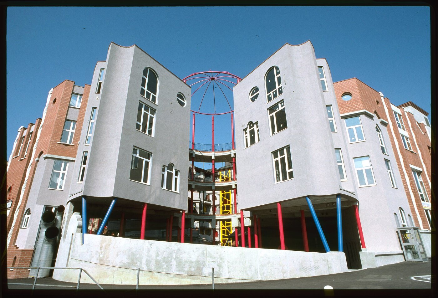 Palazzo II di Les Schtroumpfs all'incrocio tra rue Louis Favre e rue du