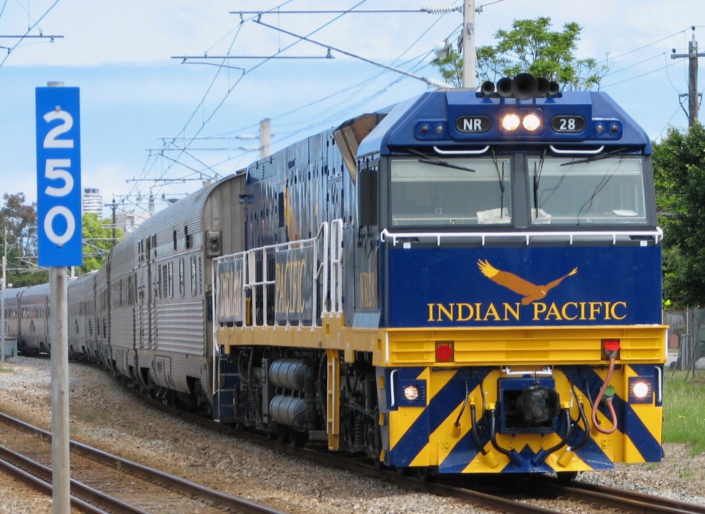 Lokomotive des Indian Pacific auf der Transkontinentalstrecke