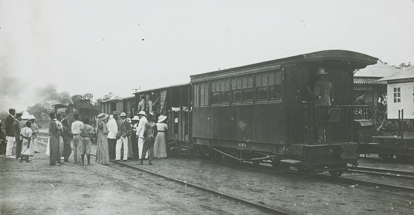 Missionaries and steam train, Congo, ca. 1900 1915 (IMP CSCNWW33 OS10 83