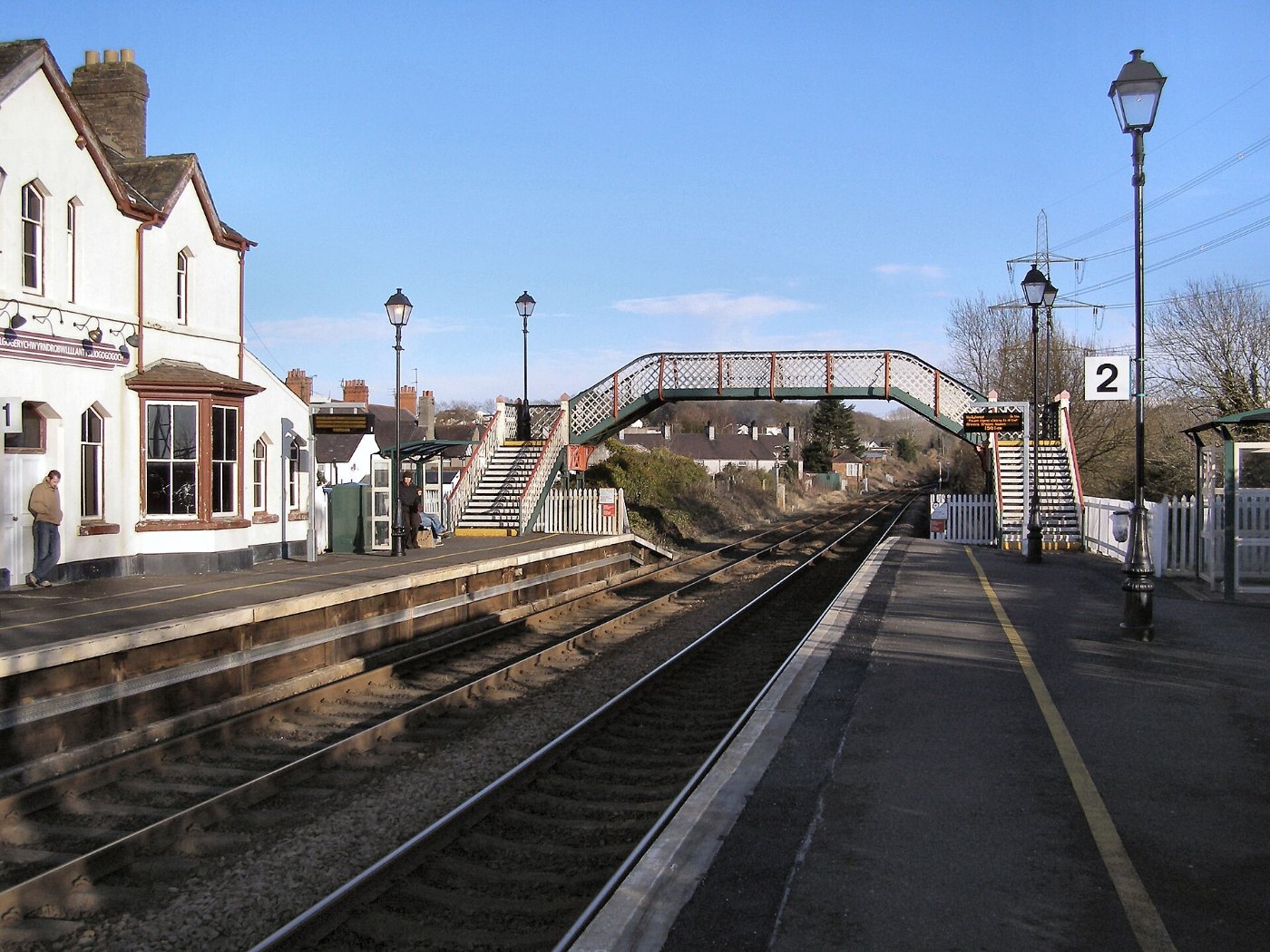 Footbridge at Llanfairpwllgwyngyll station geograph.org.uk