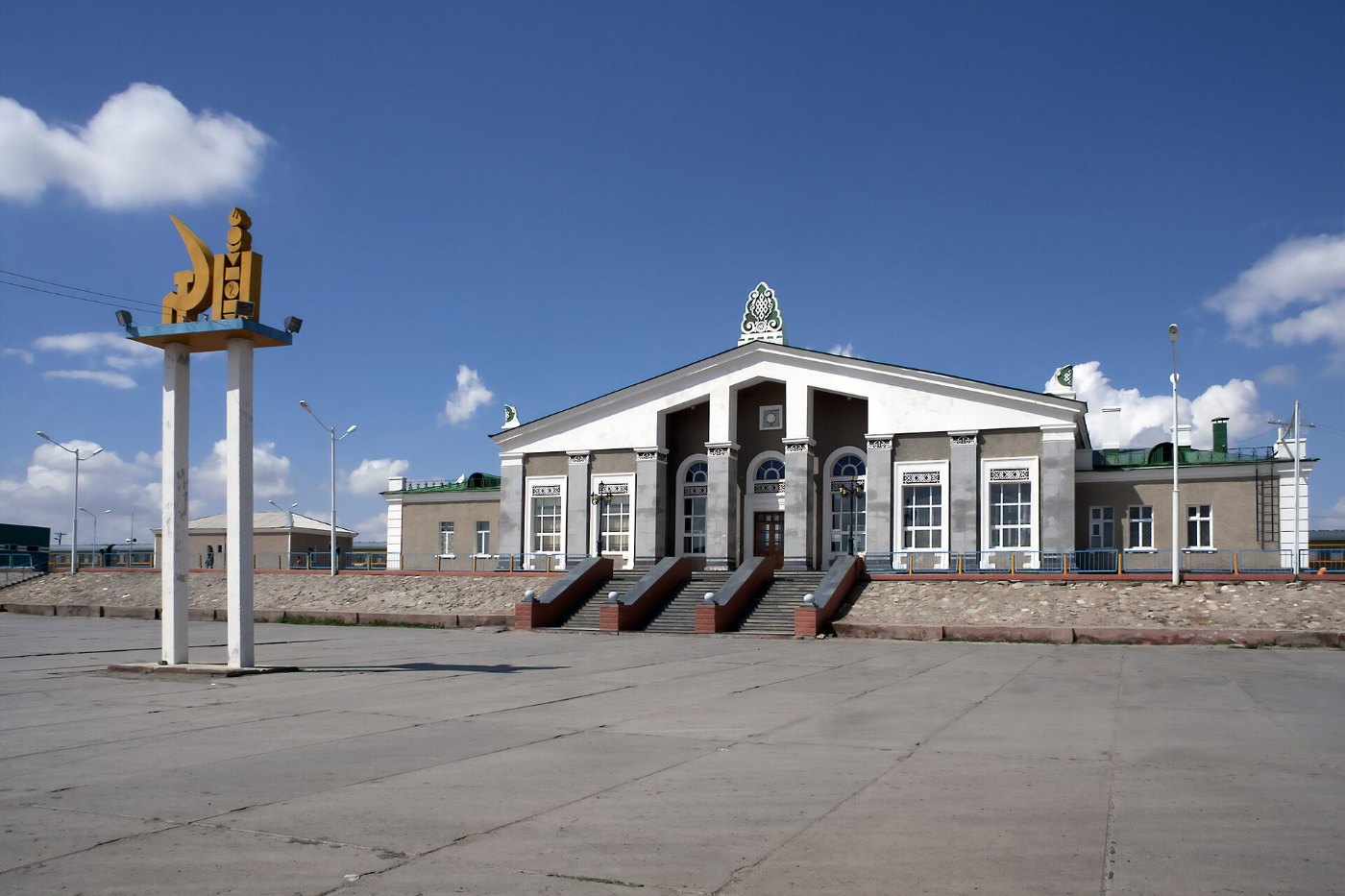 Sainshand railway station