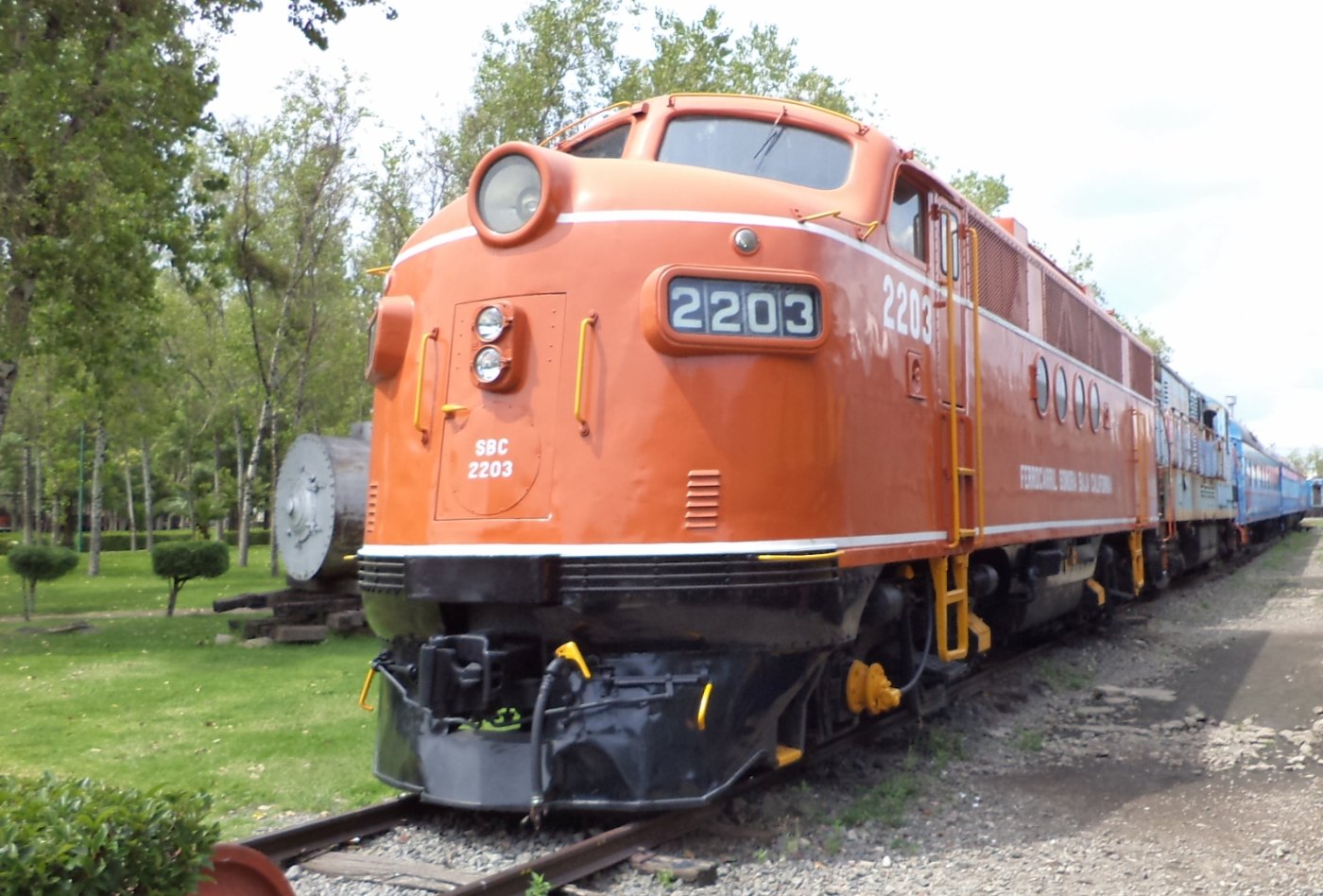 Historische Eisenbahn in Mexiko auf dem Weg ins Hochland
