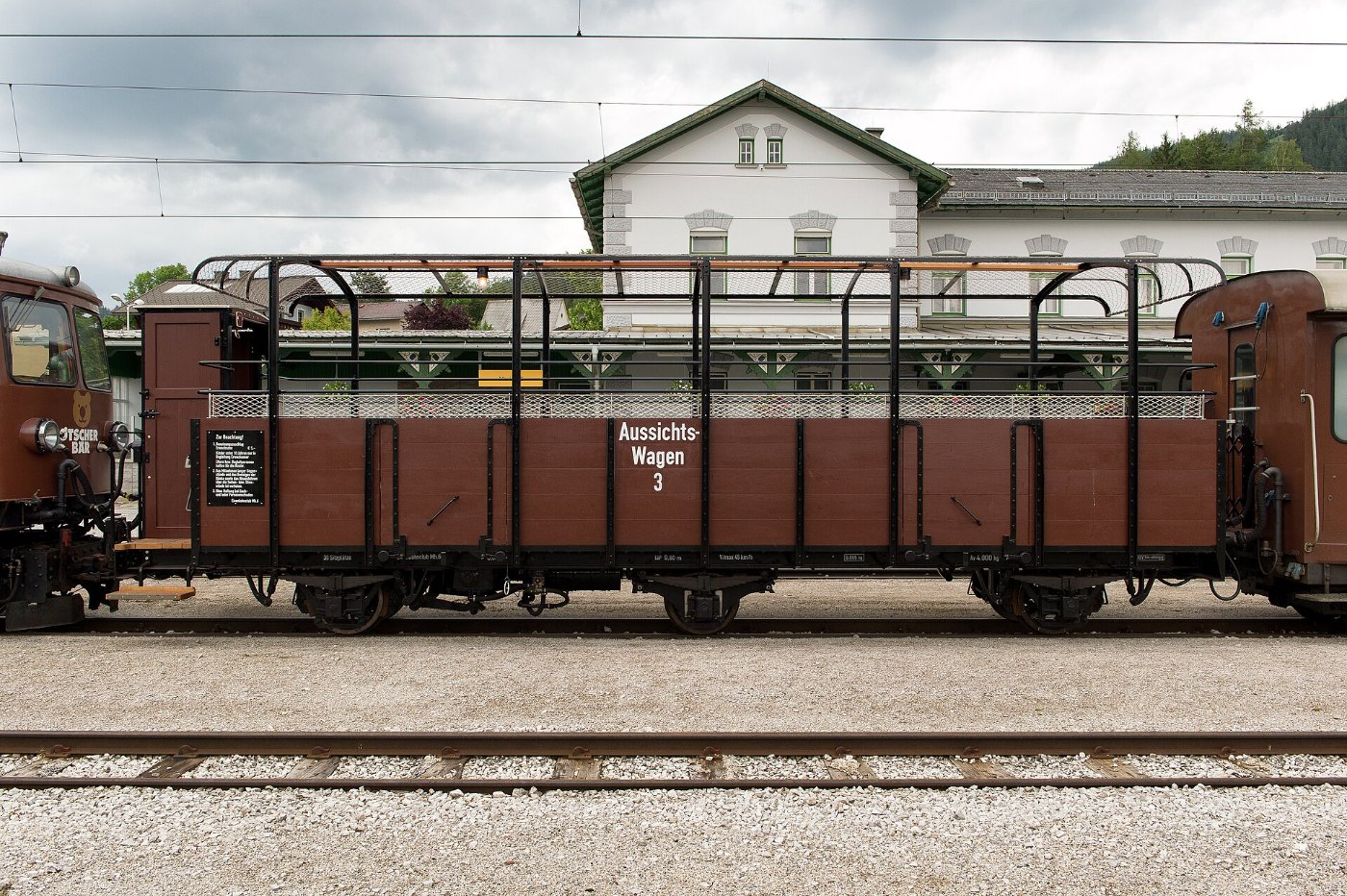 Mariazellerbahn Aussichtswagen A3 Seitenansicht Bahnhof Mariazell