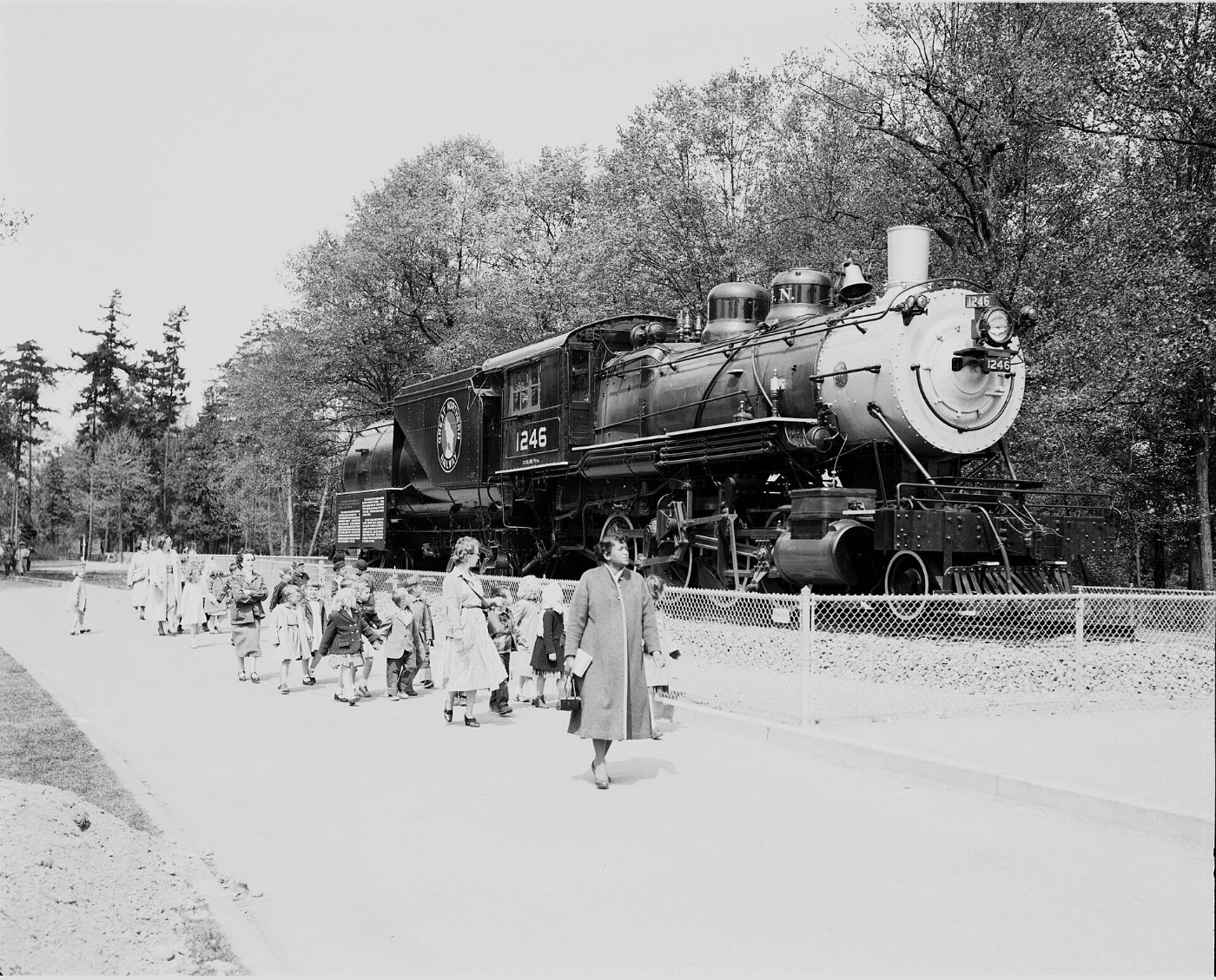 GN 1246, Class F 8, 2 8 0 Train at Woodland Park, 1954 ()