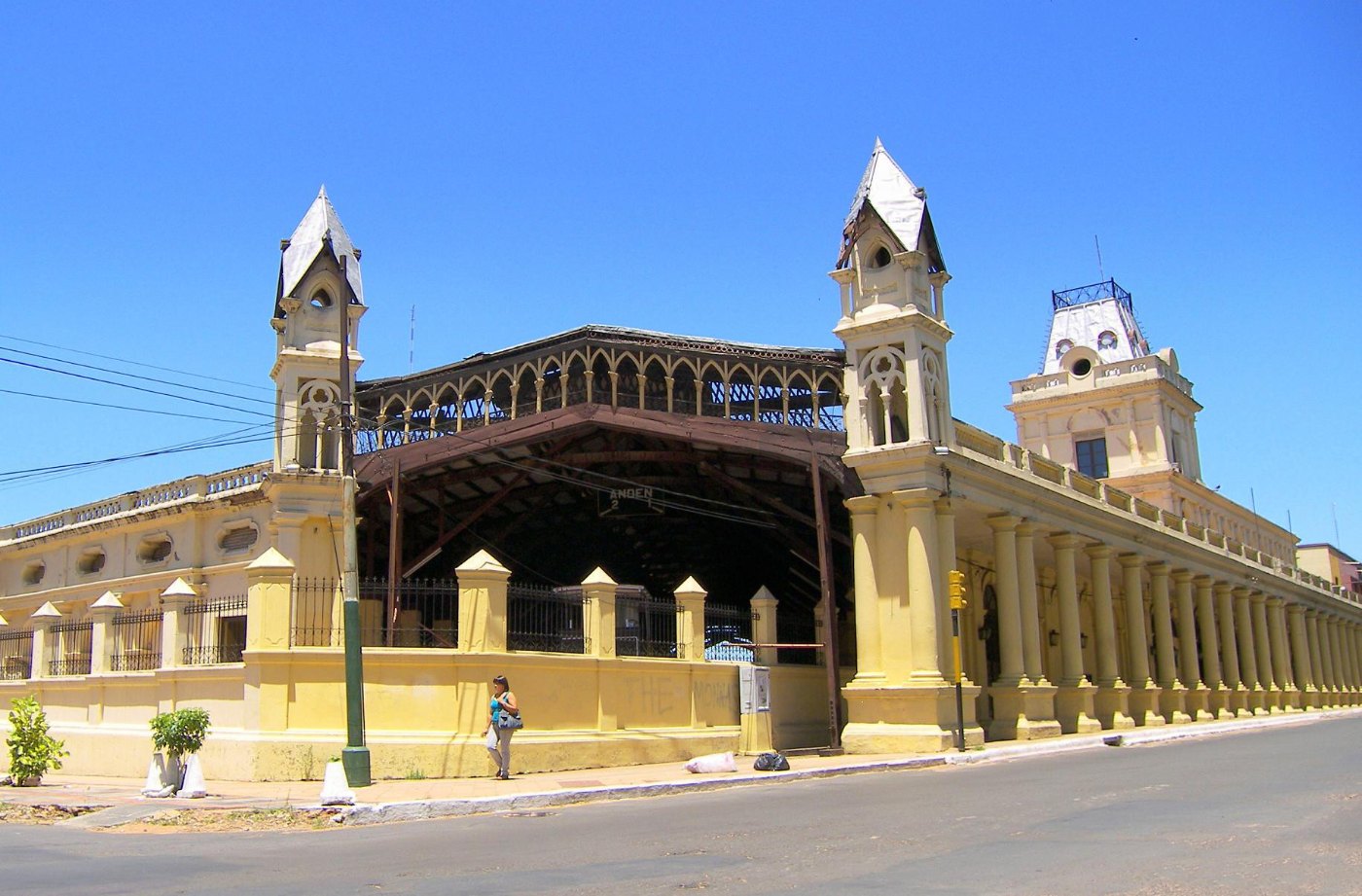 Estación Central del Ferrocarril en Asunción by Felipe Méndez