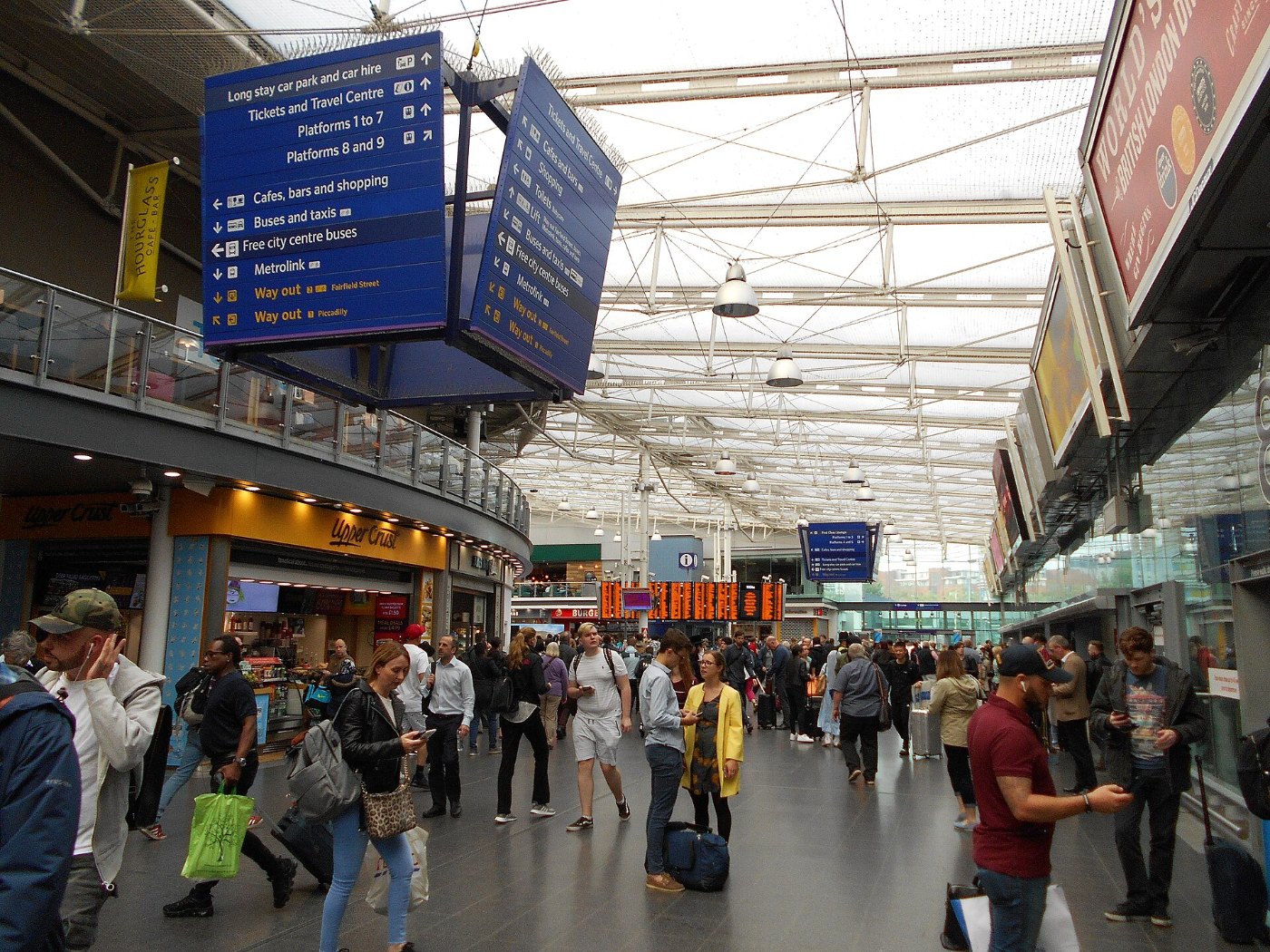 Manchester Piccadilly concourse (3) 5.19