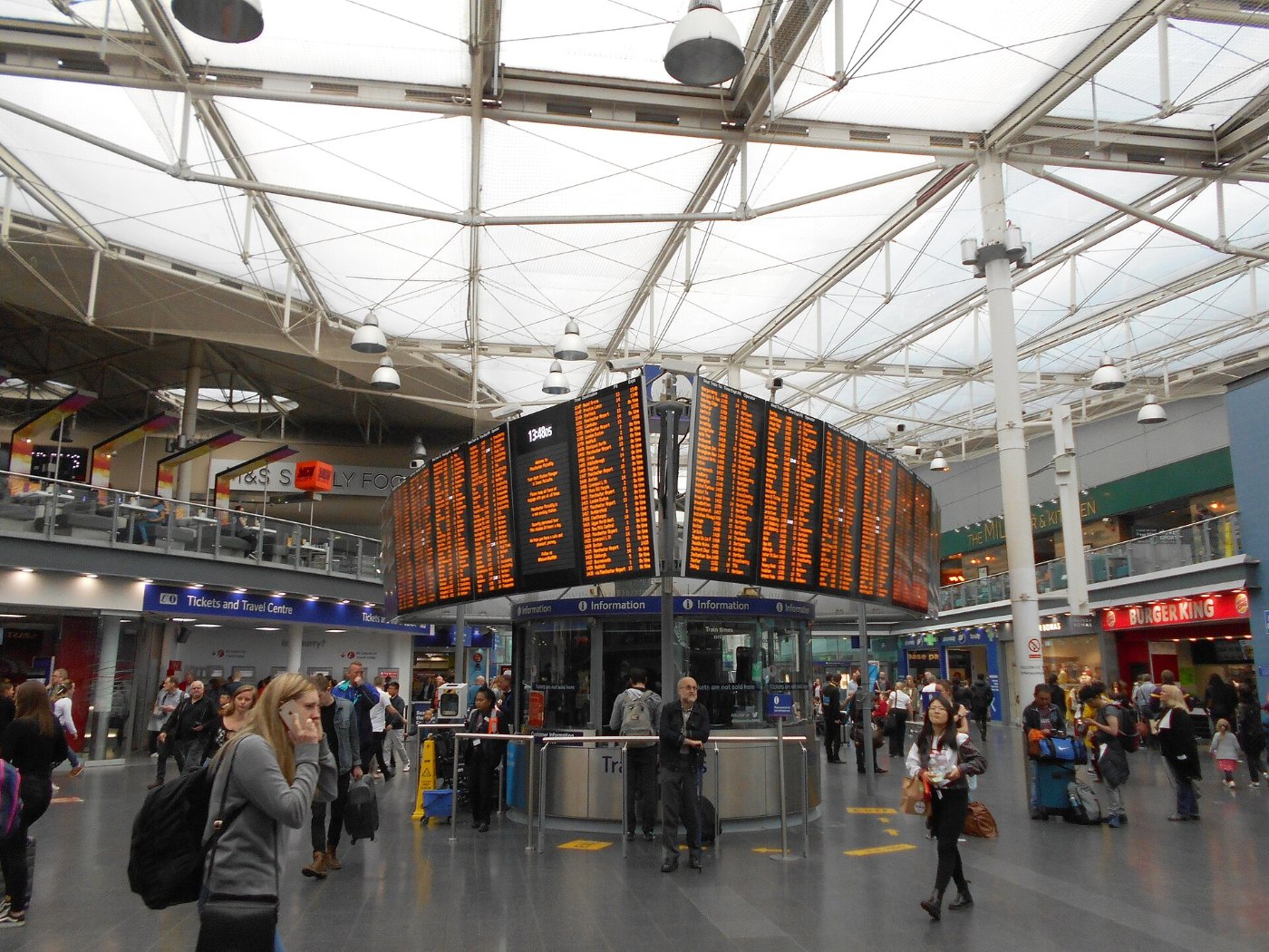 Manchester Piccadilly concourse departure boards