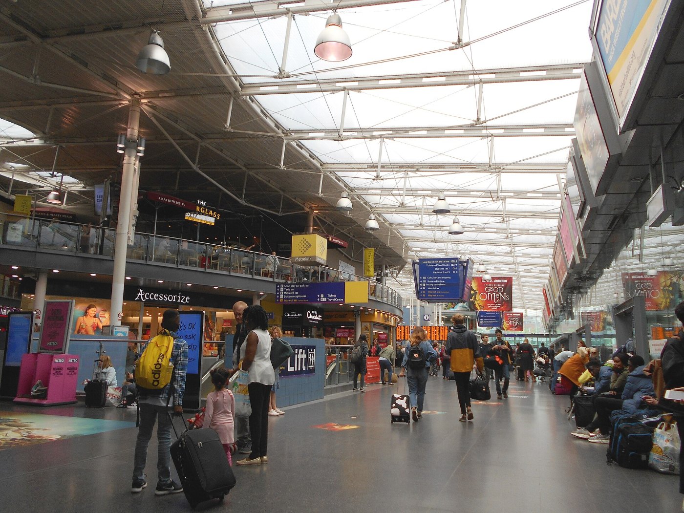 Manchester Piccadilly concourse (2) 5.19