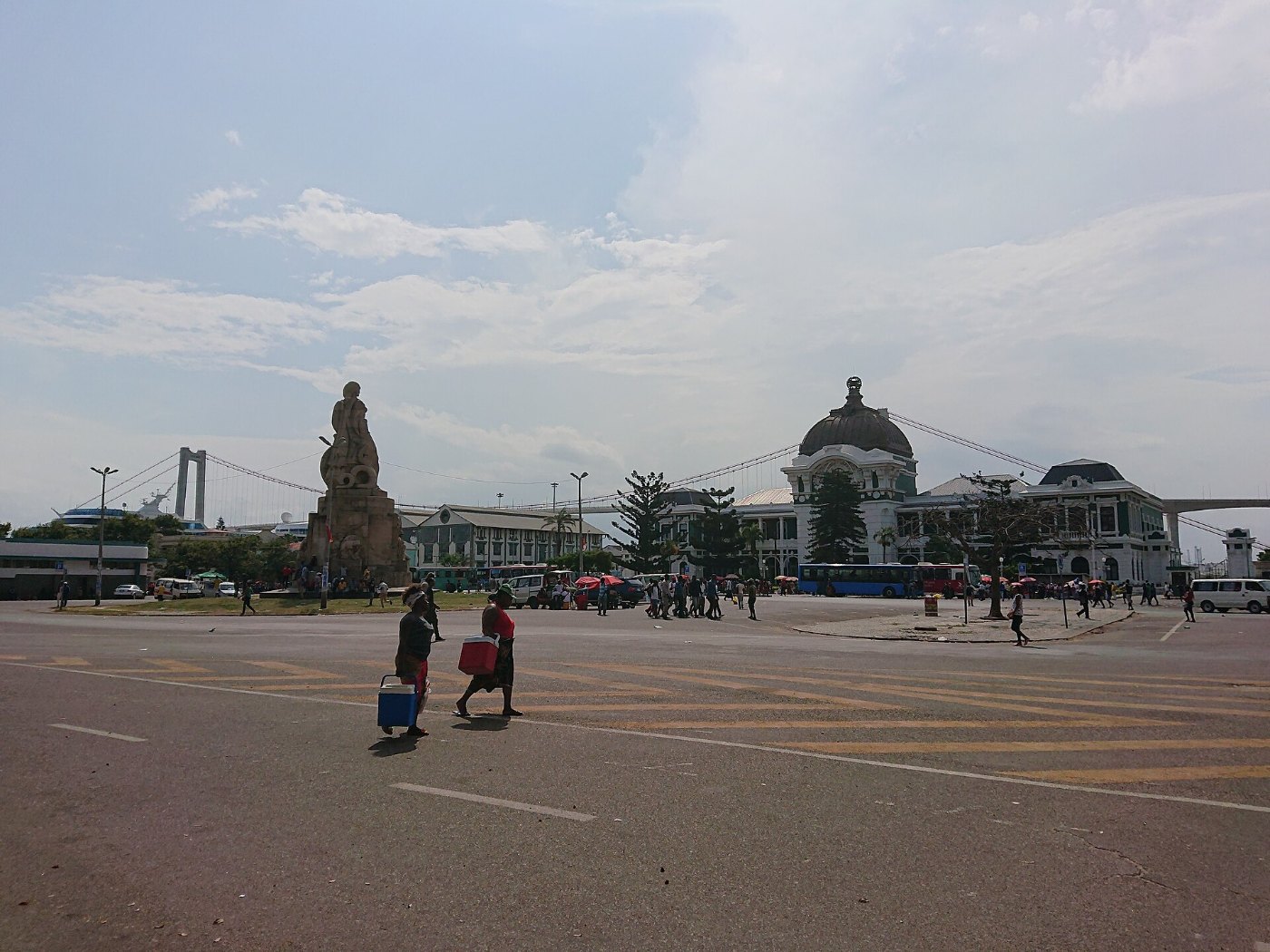 Maputo Railway Station and Praca dos Trabalhadores