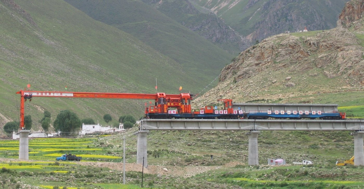 Pose des rails ligne Qinghai Tibet 2005