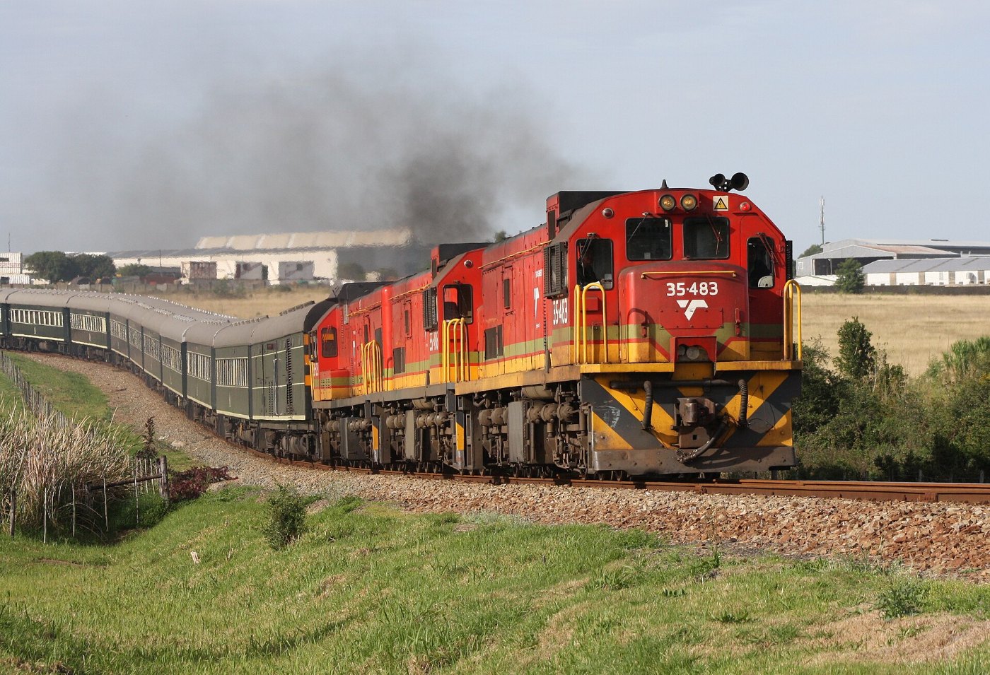 Class 35's GE U15C 35 029, 35 483 and 35 486 with Rovos Rail ()