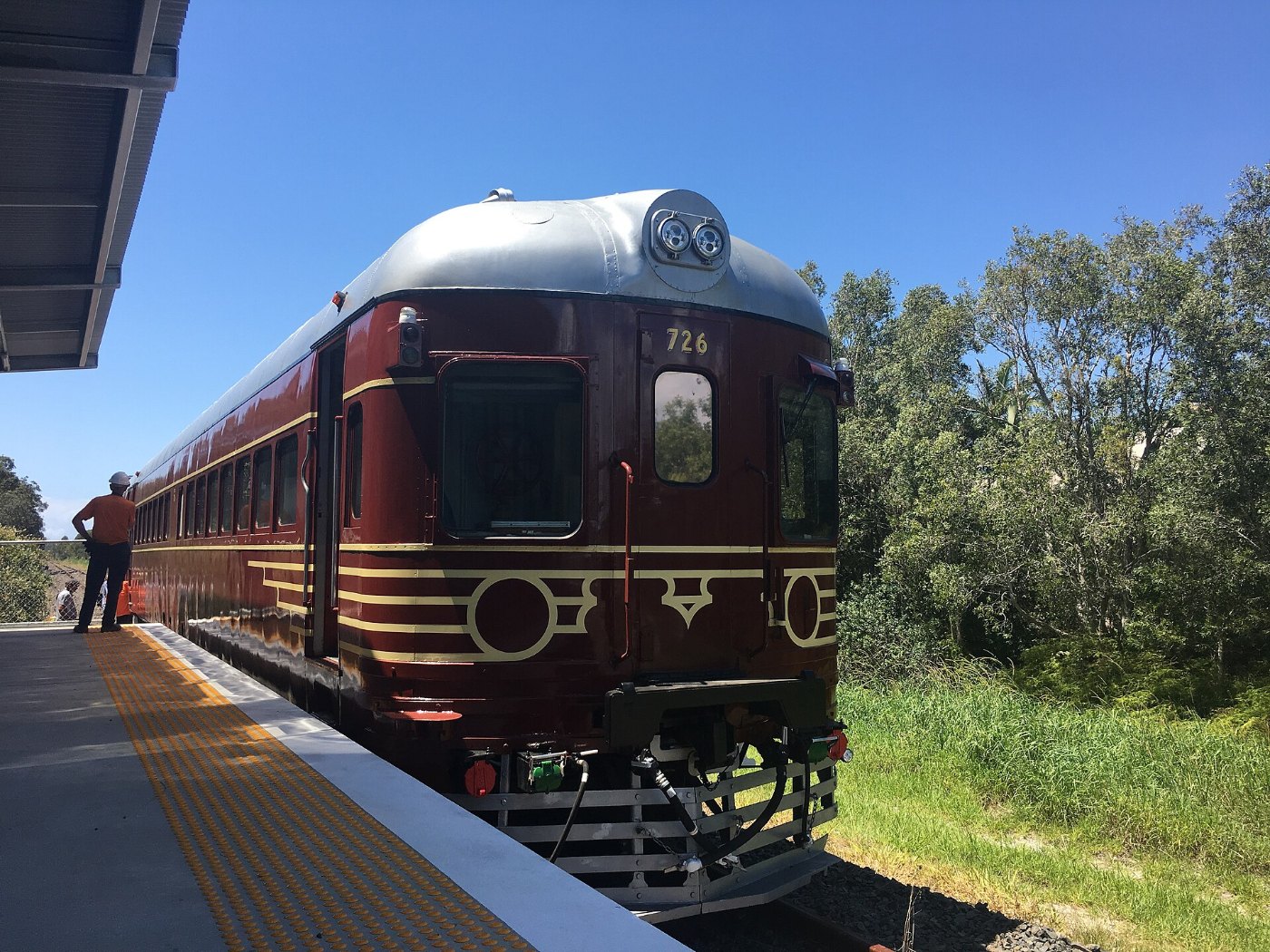 Railmotor 726 661 stands at Byron Beach Platform, Byron Bay. 3 11 17