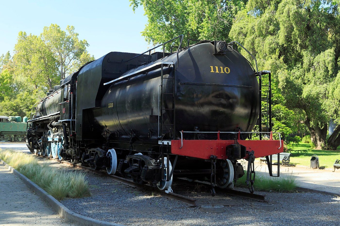 J24 744 110 1110, Tender