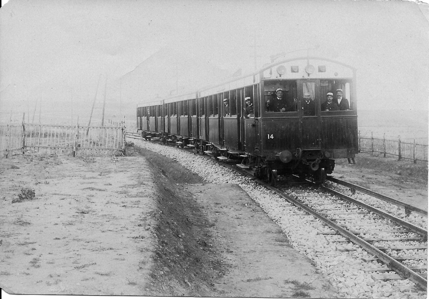 Electric train in Tunis in 1908