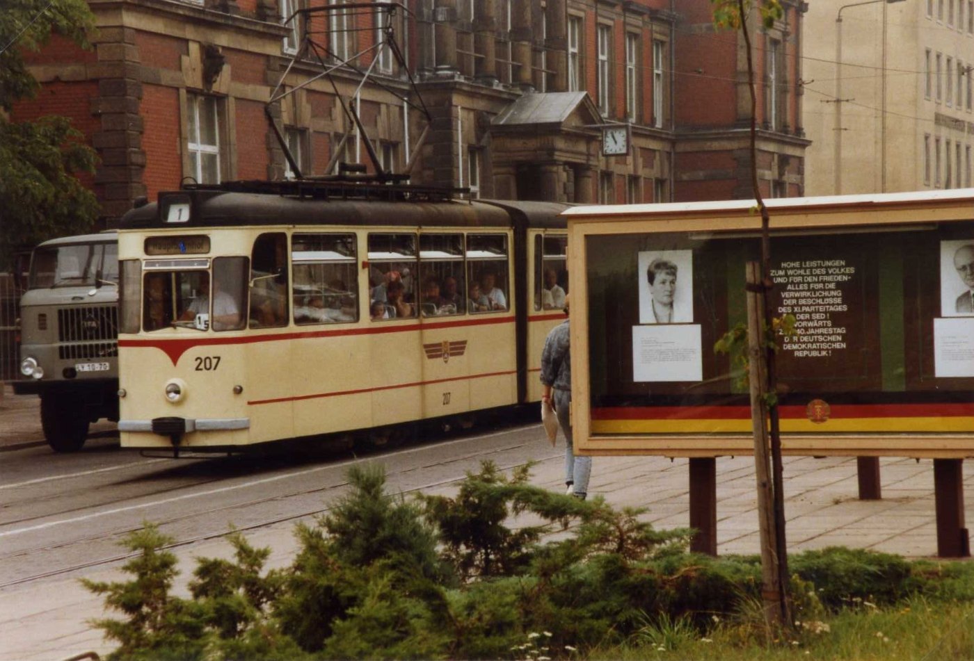 Thüringerwaldbahn tram no 207 at Gotha Post Office, Aug 1989