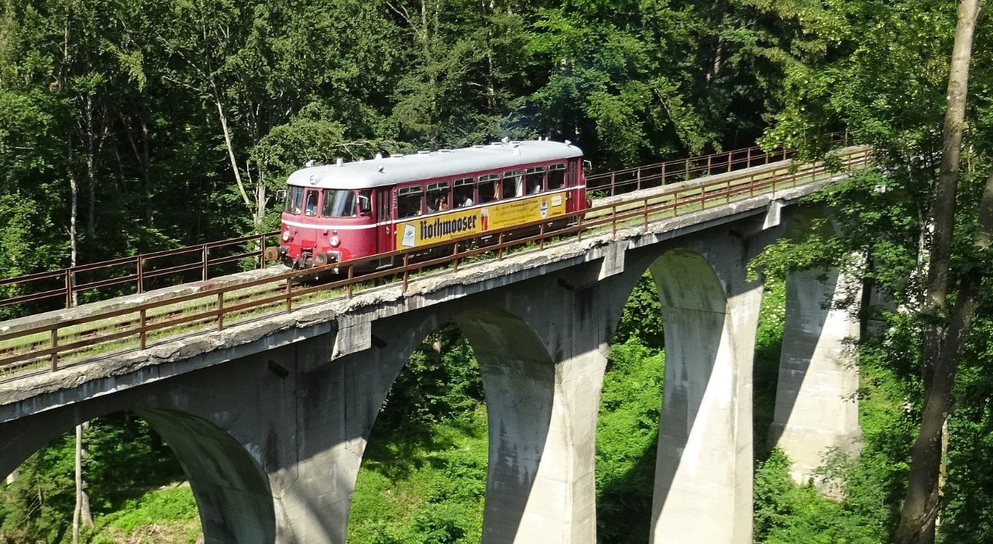 Amerang Viadukt mit MAN Schienenbus (Bildausschnitt)