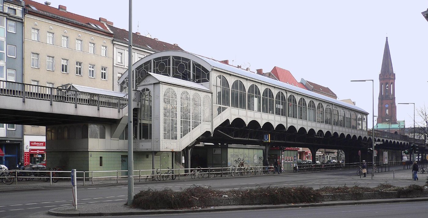 Berlin u bahn station goerlitzer bahnhof p