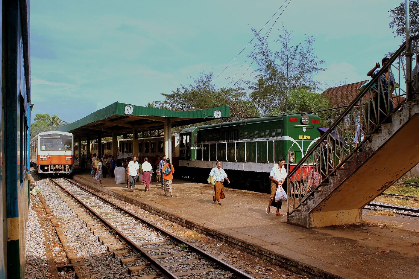 Bahnsteig der Ringbahn in Yangon