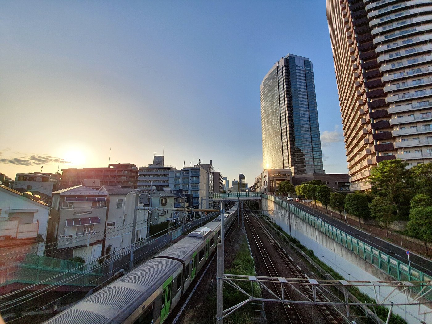 Yamanote line seen from Daimarukosen bridge