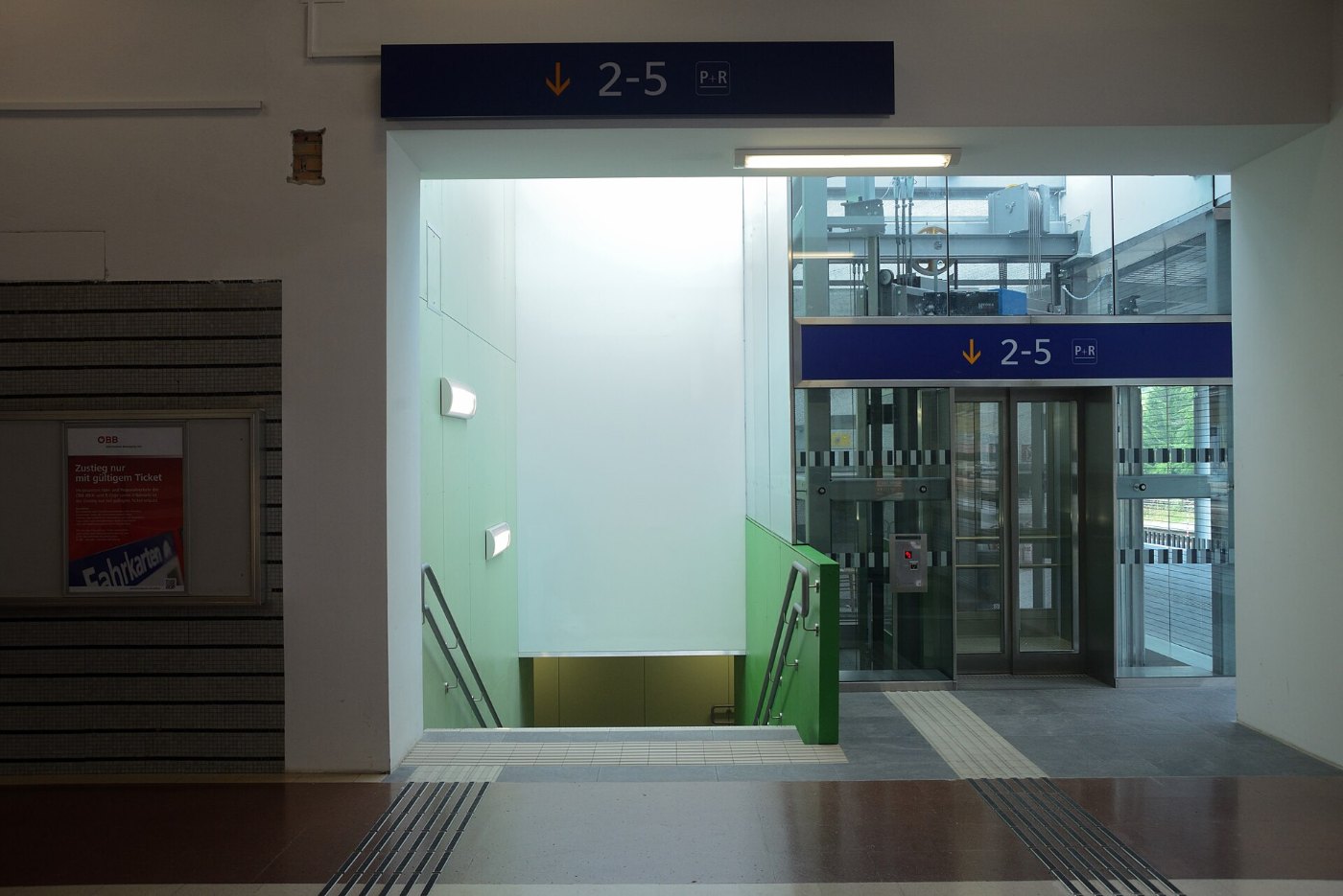 Bahnhof Mürzzuschlag Halle Abgang 1