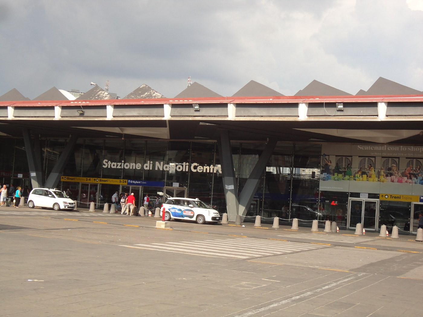 Napoli Centrale railway station in 2018.02