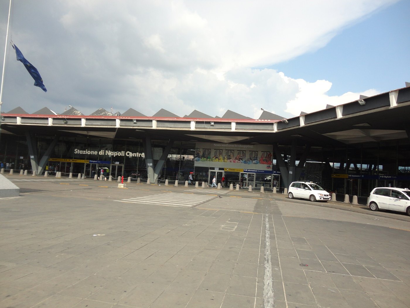 Napoli Centrale railway station in 2018.06
