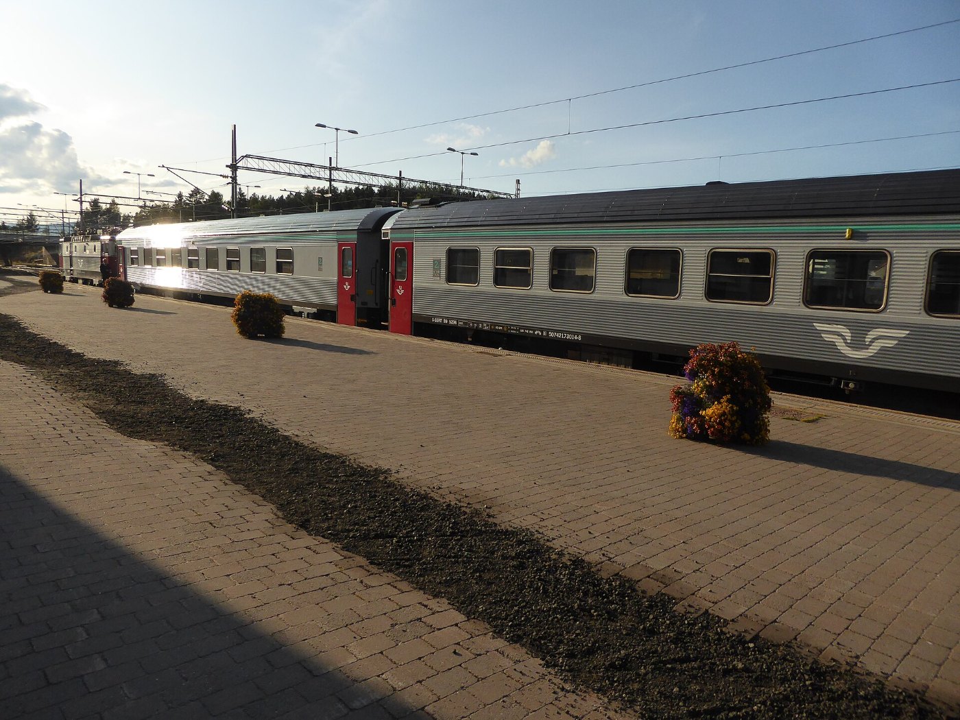 2019 08 10 Narvik station, night train 1