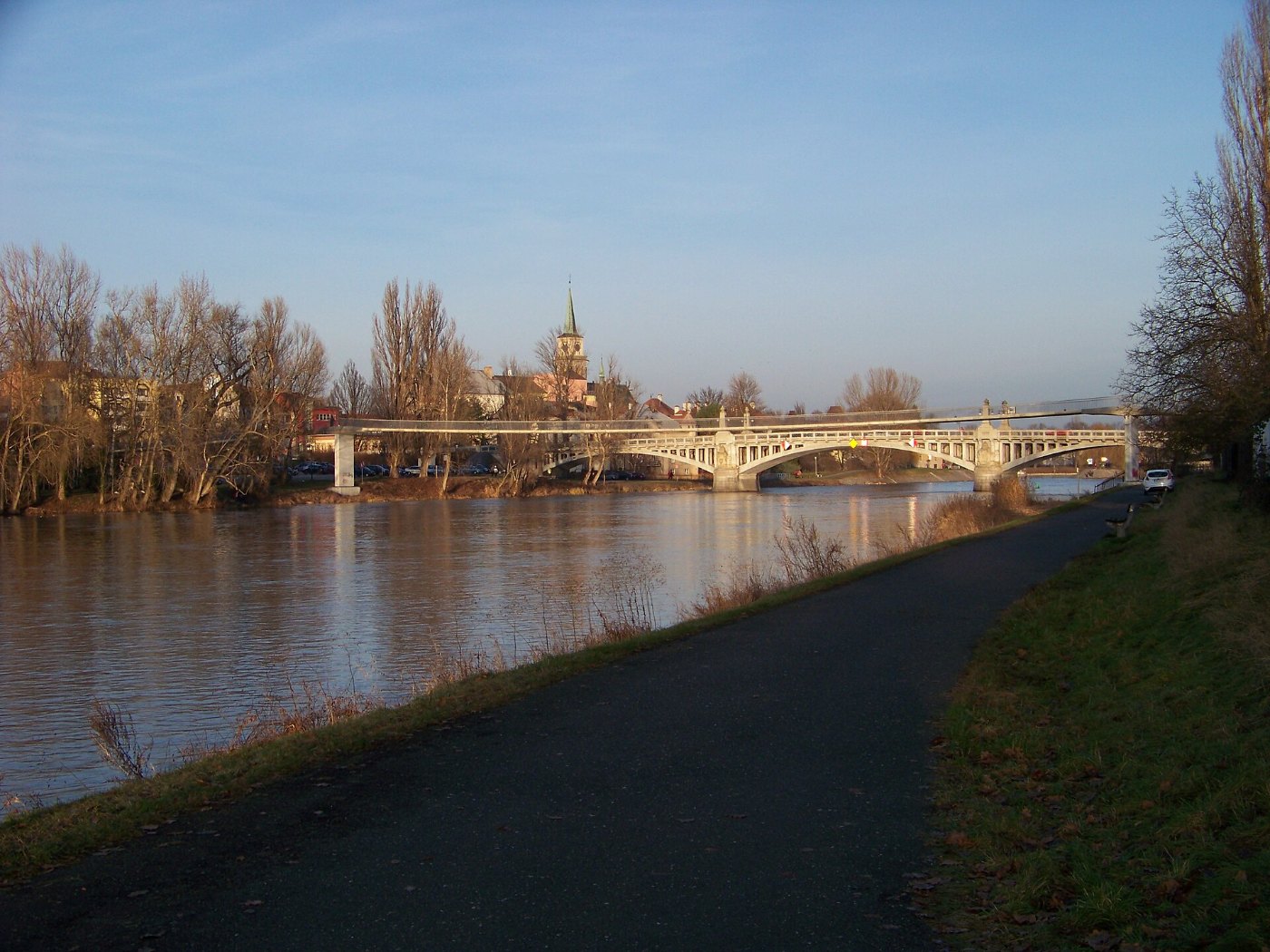 Nymburk, Labe, mosty a kostel
