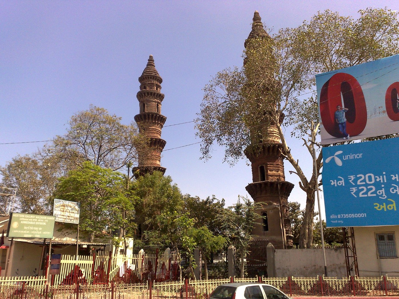 Shaking Minarets outside Ahmedabad railway station