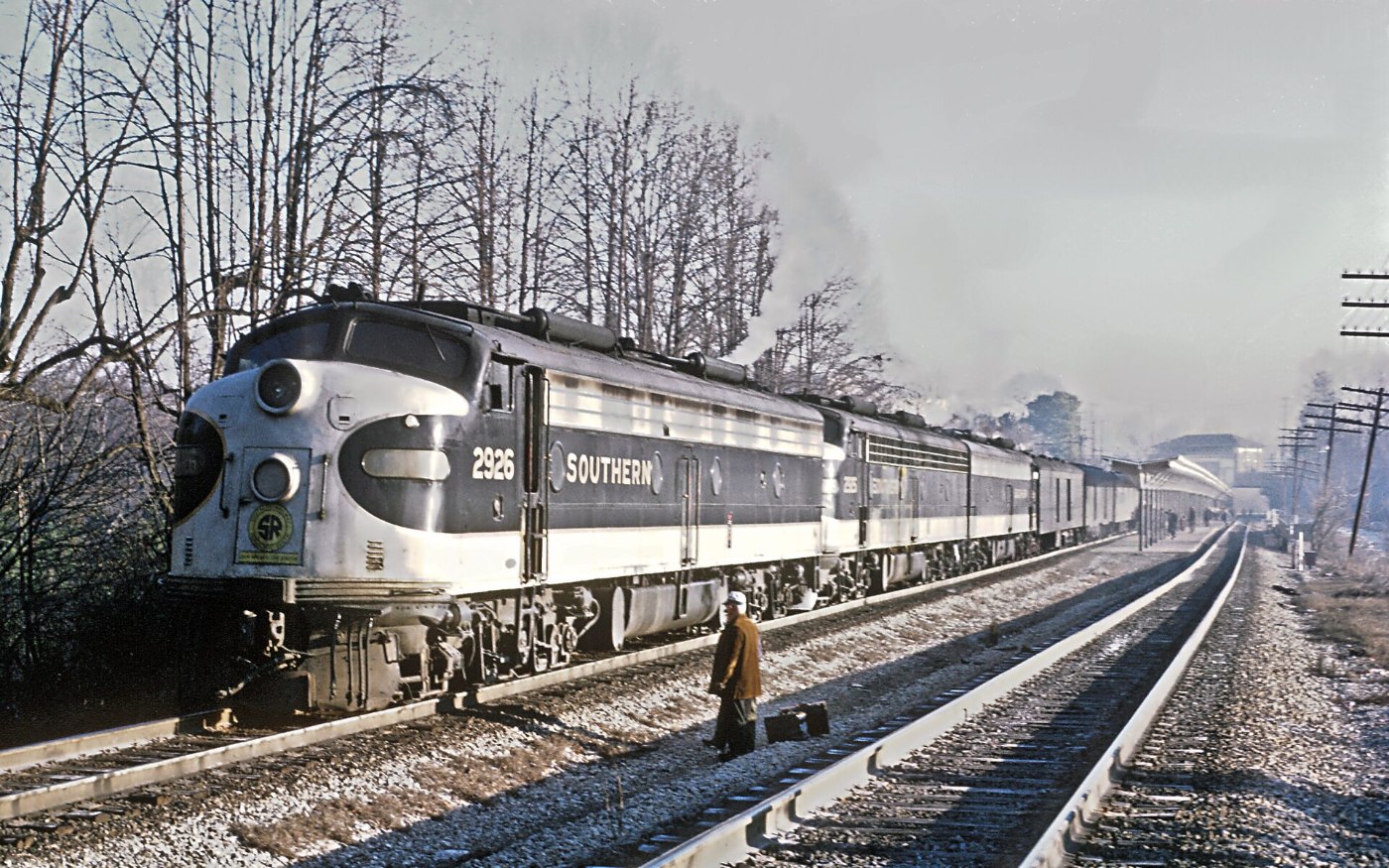Southern Railway E8A 2926 with Train 1, the Southern Crescent at Peachtr