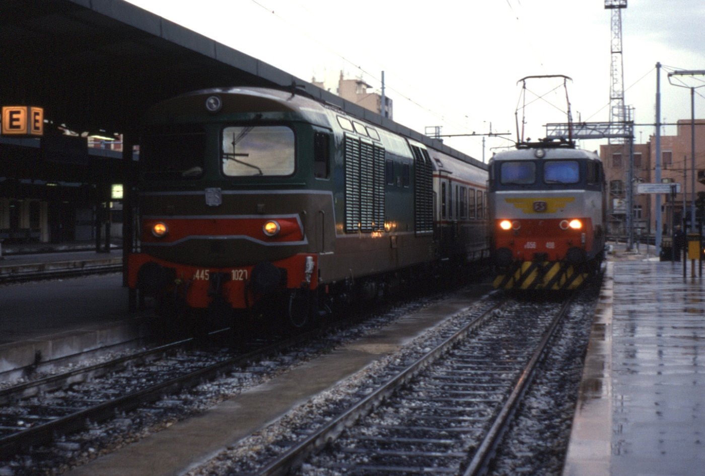17.11.95 Bari Centrale D445.1020 and E656.496 ()