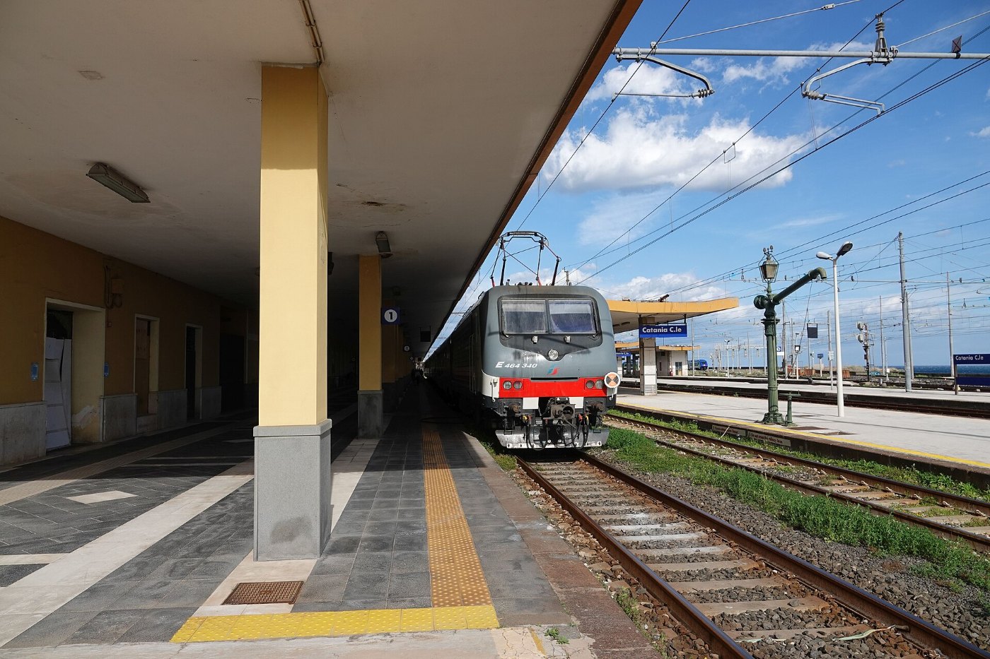 Catania Centrale train station.04