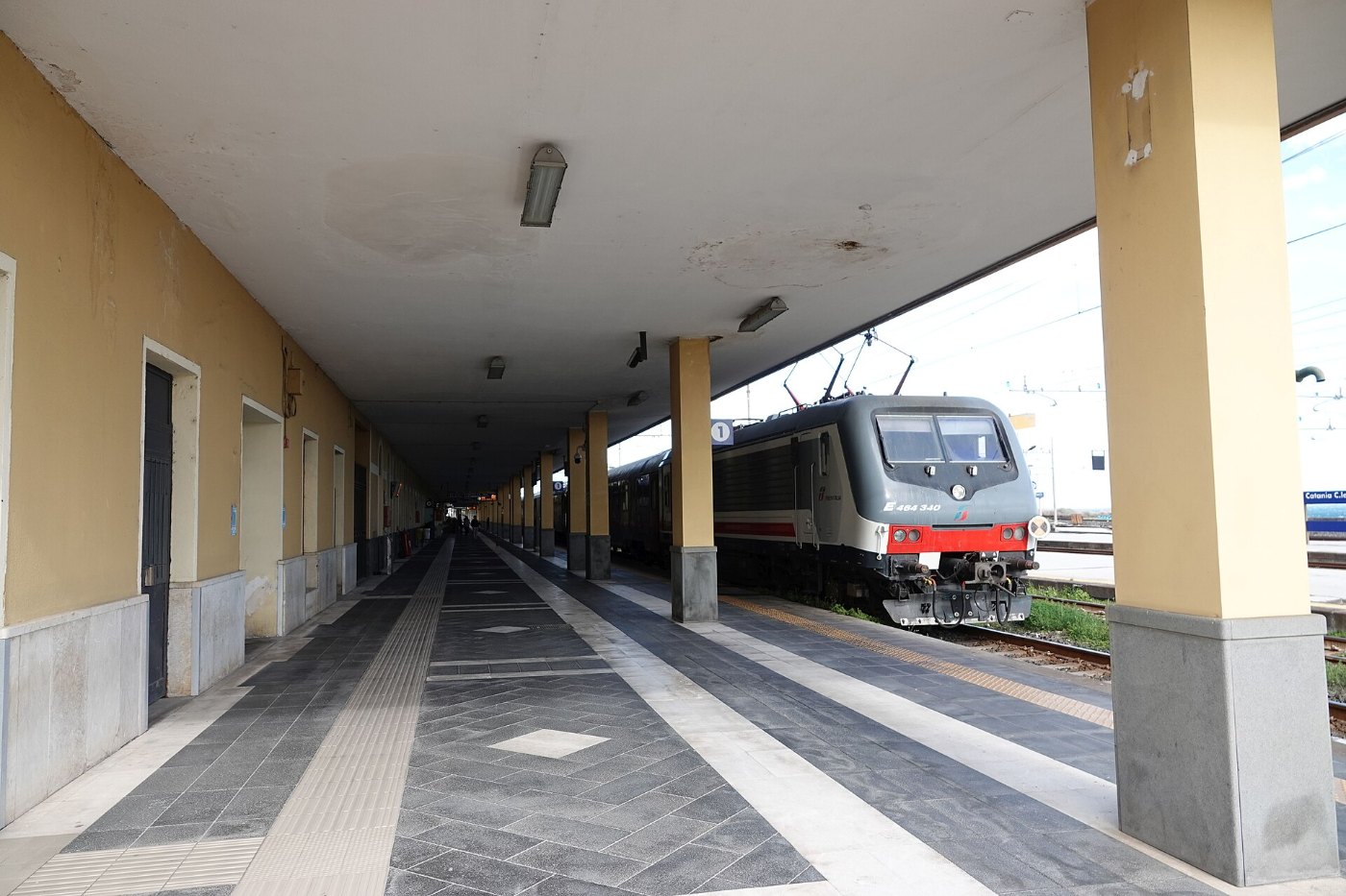 Catania Centrale train station.06