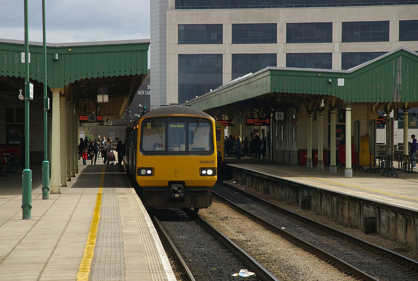 Cardiff Central railway station MMB 10