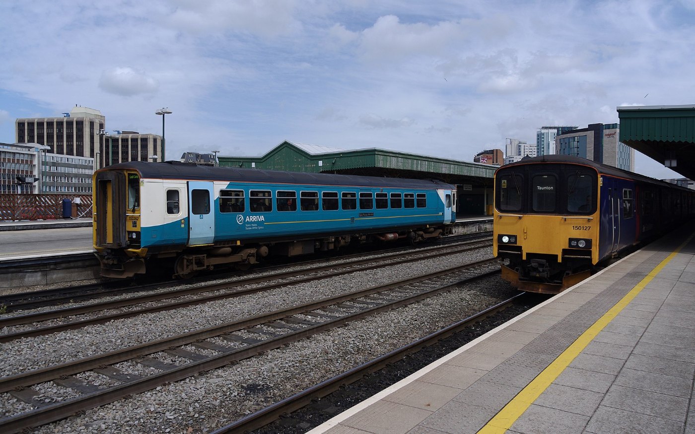 Cardiff Central railway station MMB 22