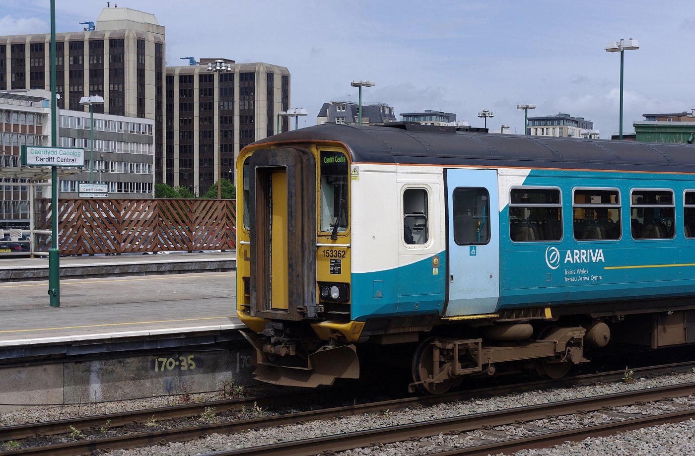 Cardiff Central railway station MMB 28