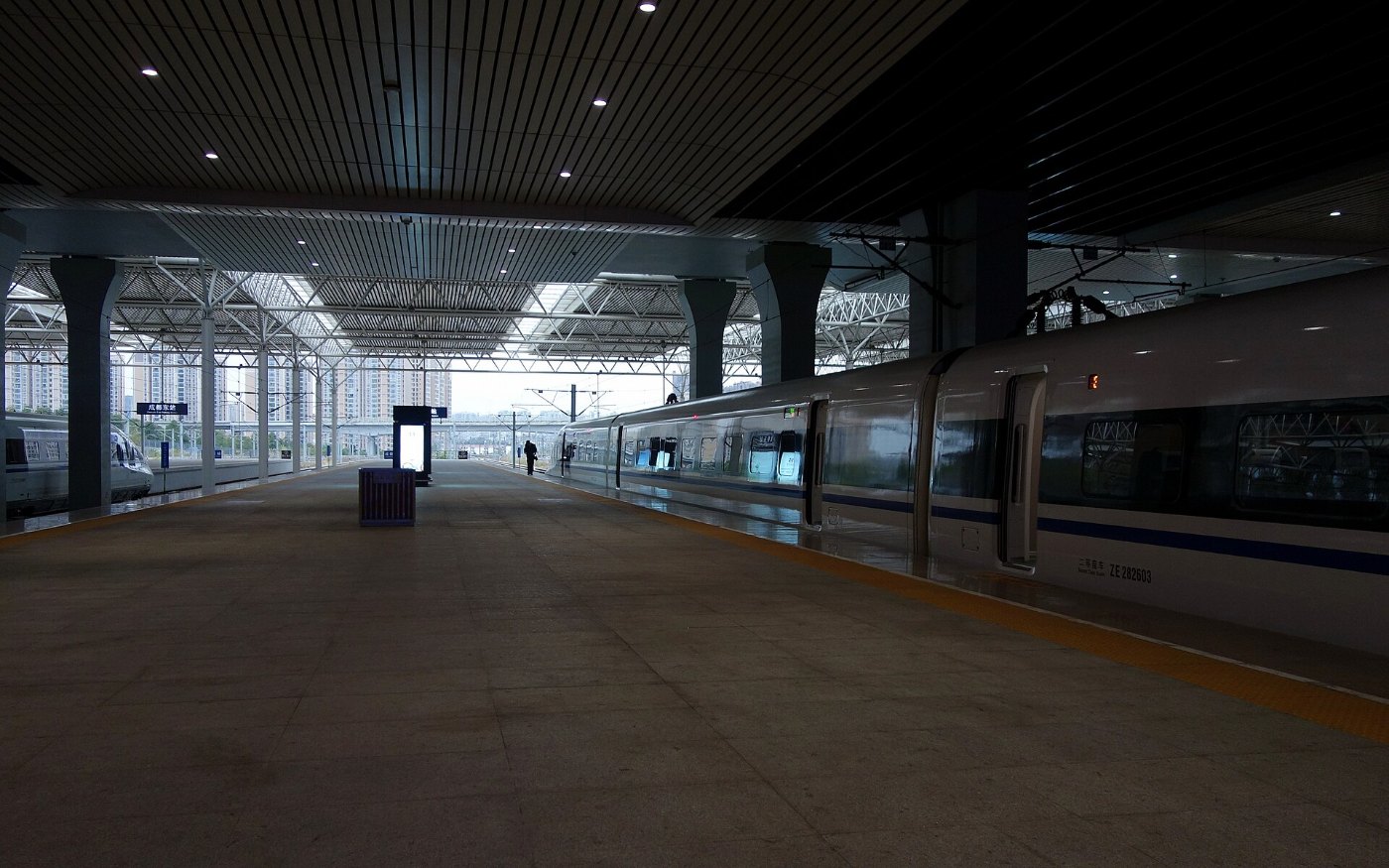 Chengdu East train station Platform