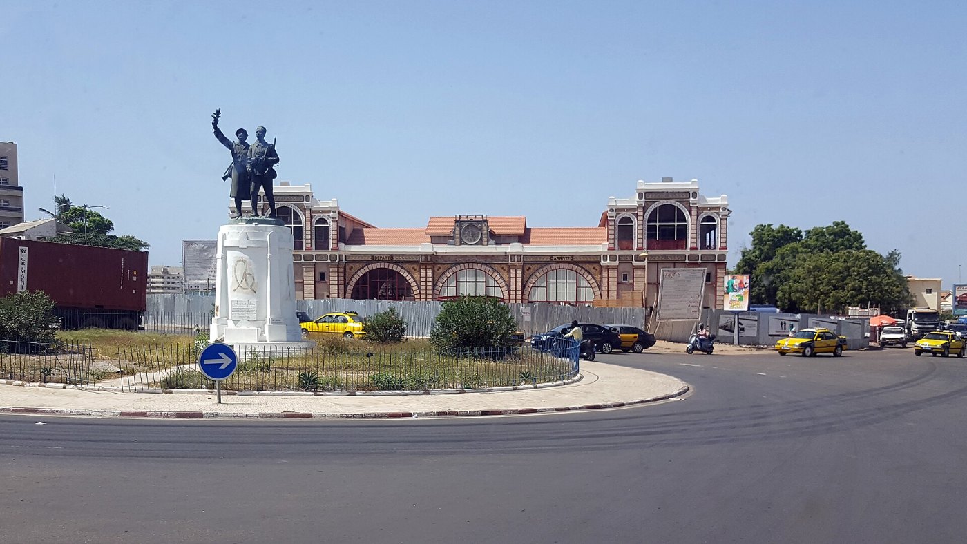 Gare de dakar en renovation 2018 10 11 par mon.nini