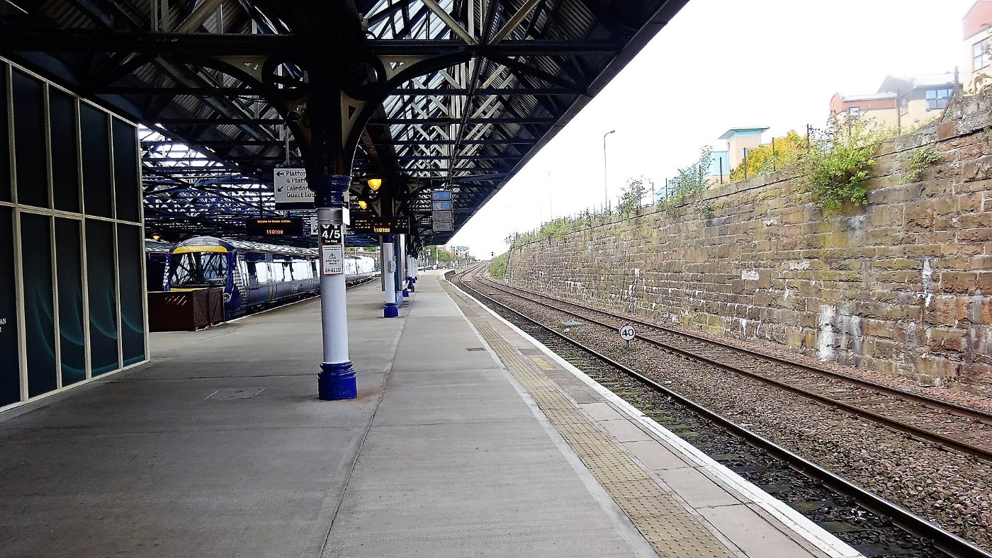 Dundee Railway Station. View towards Perth. Platform 4