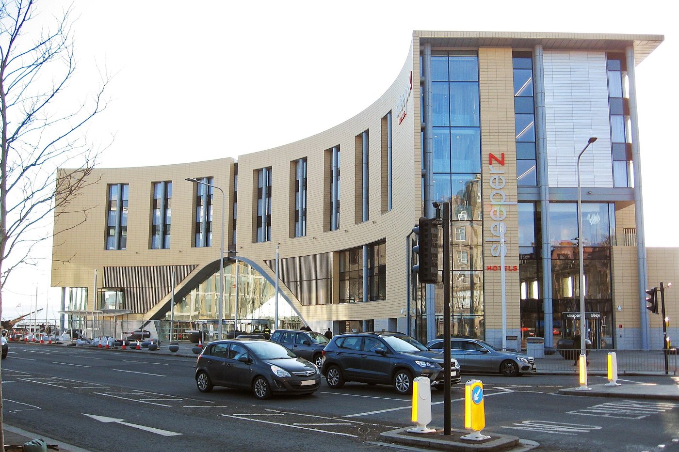 Dundee Railway Station and Sleeperz Hotel
