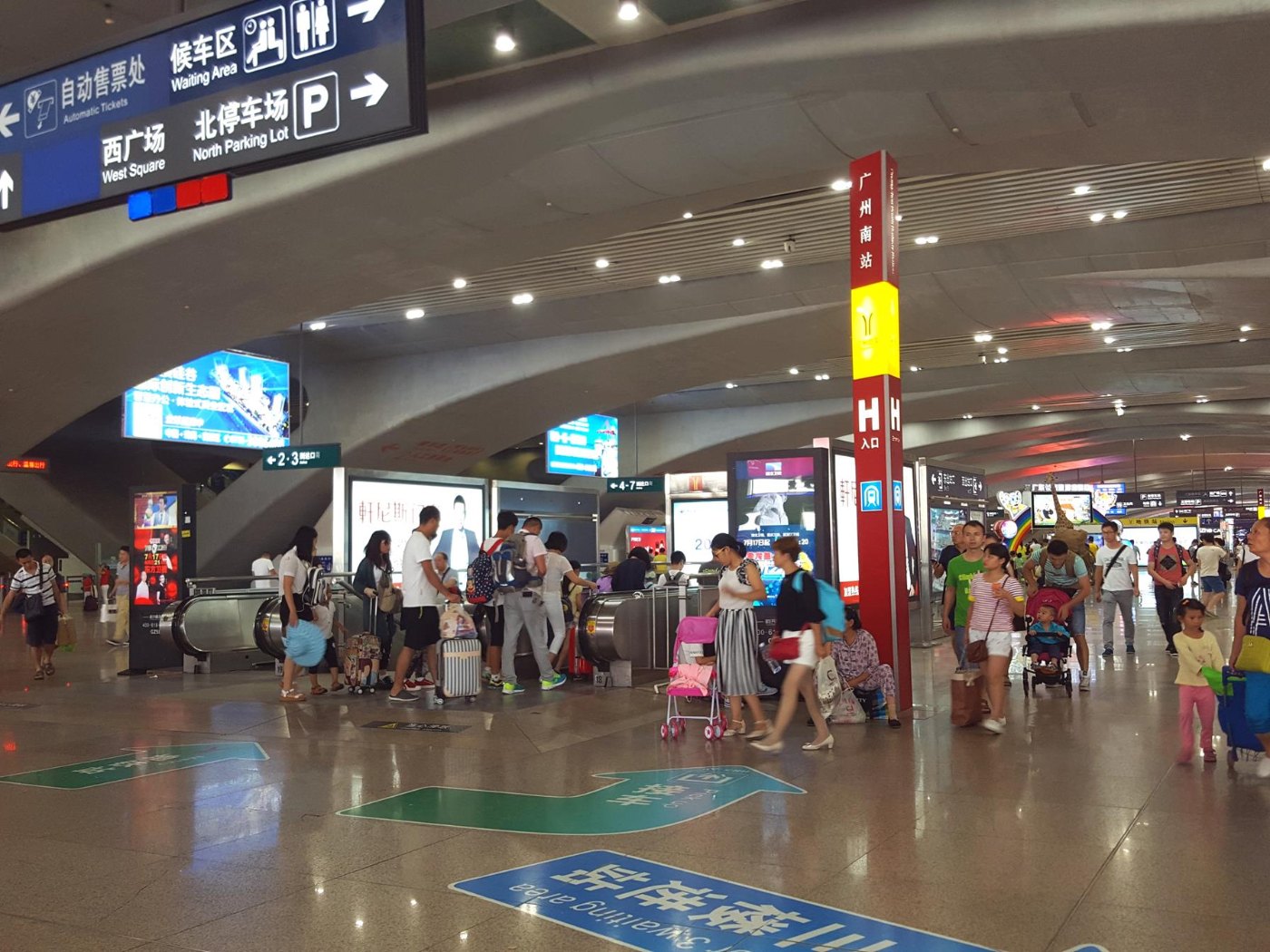 Guangzhou South Railway Station (Metro) 01