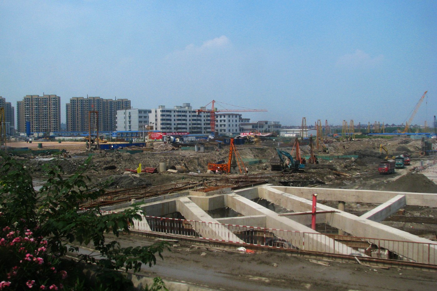 New Hangzhou East Railway Station in construction
