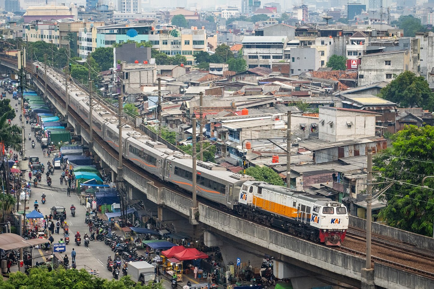 Intercity CC206 @ Jakarta Kota () ()