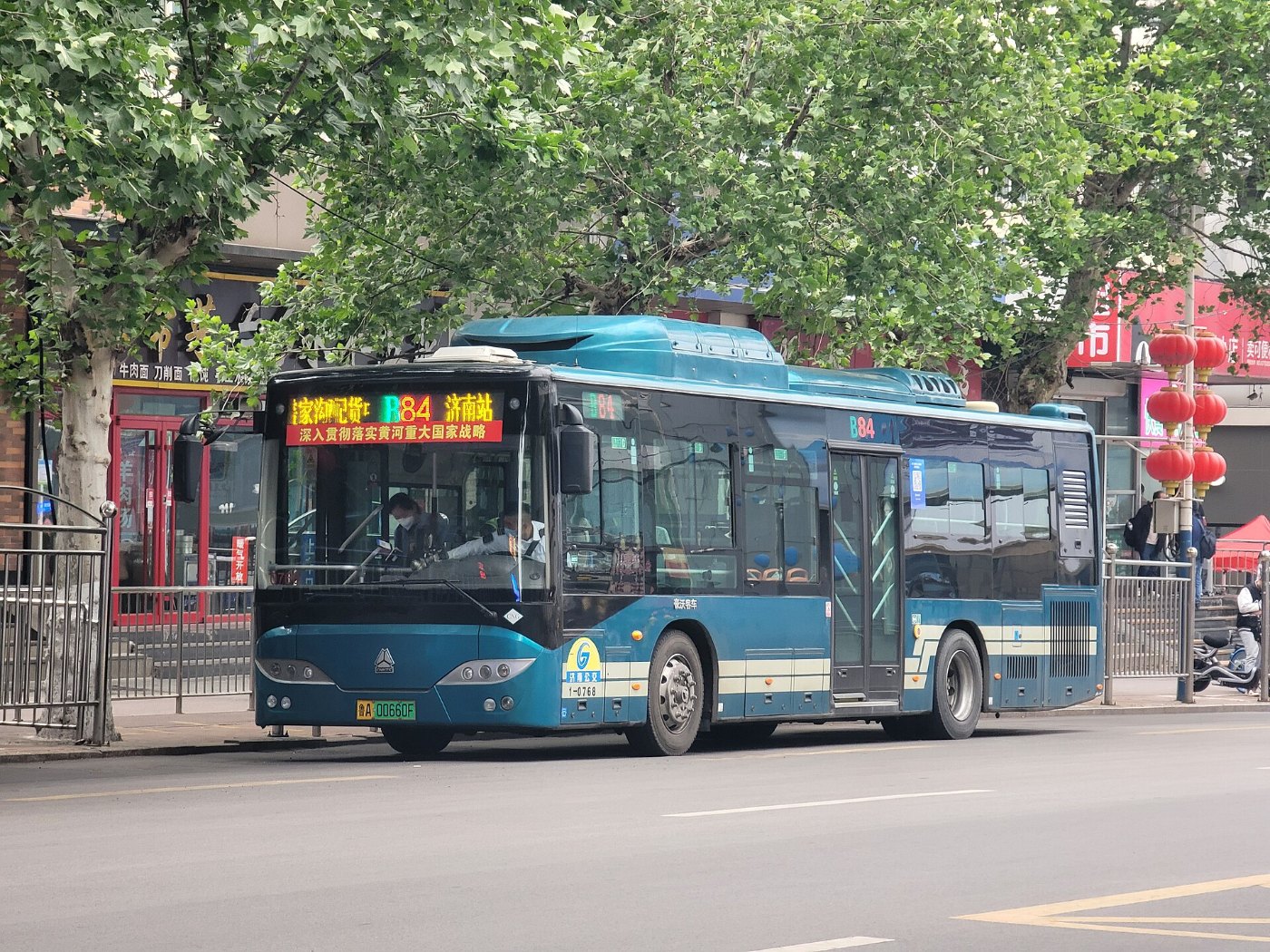 1 0768 at Jinan Railway Station ()